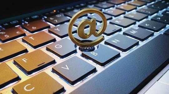 企業(yè)建設網(wǎng)站和網(wǎng)站建設公司打教導需要注意什么呢？